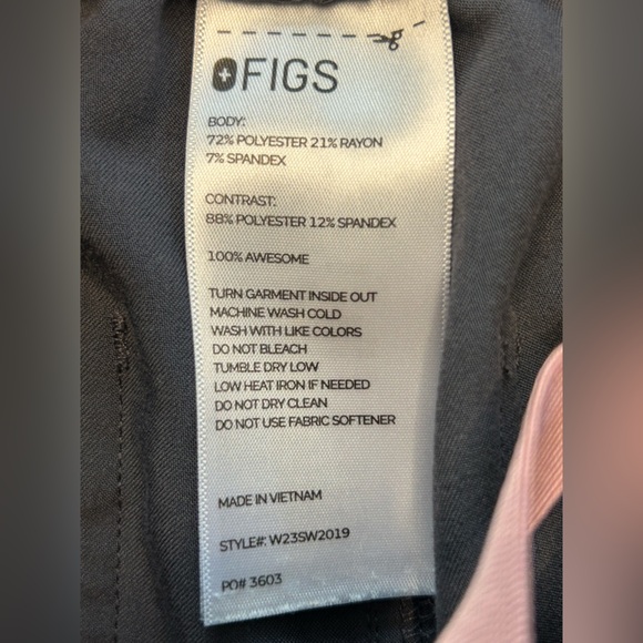 Figs scrub set charcoal HW yolo skinny pants XS reg & Catarina one pocket top XS - Picture 8 of 14